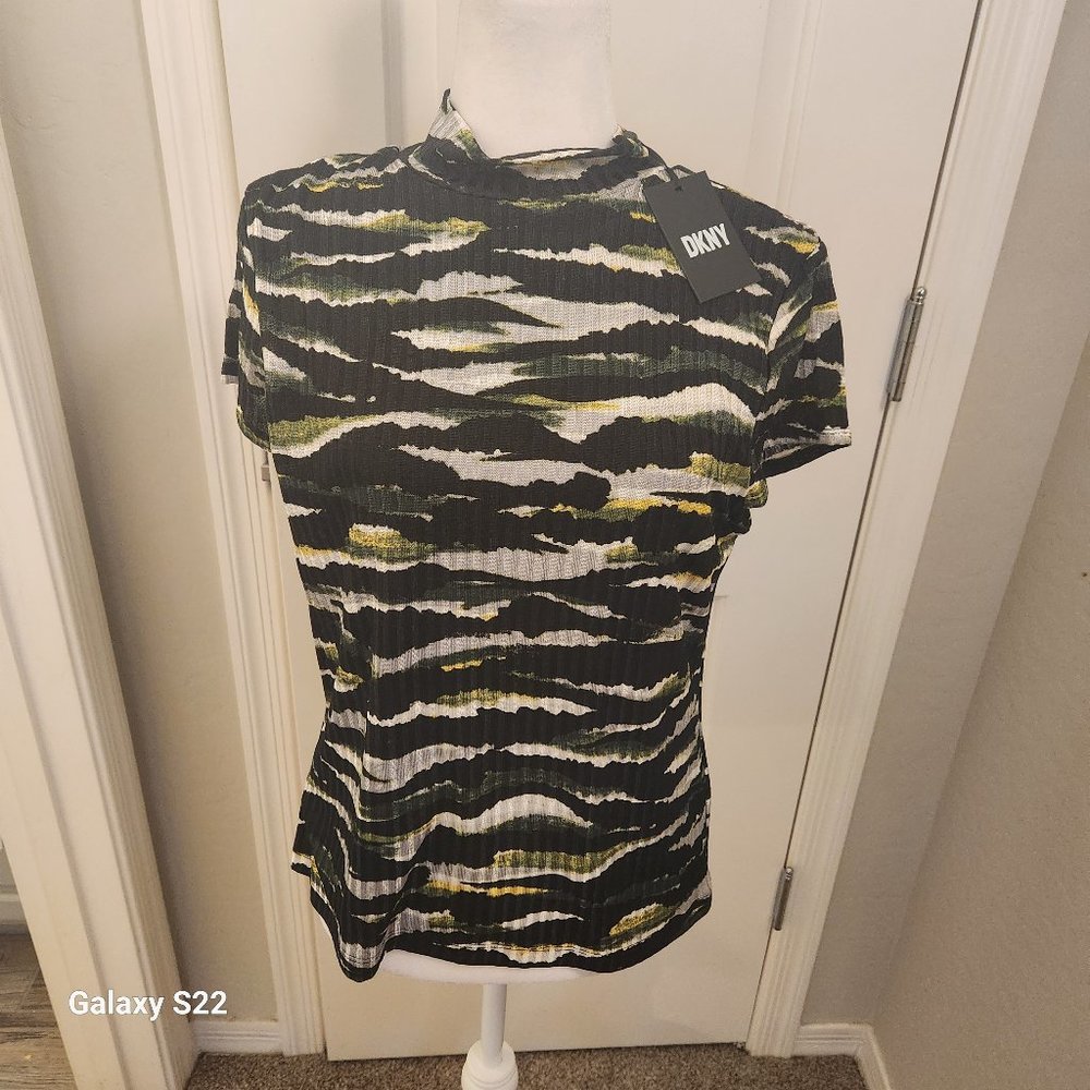 DKNY Short (Cap like sleeves) Sleeve Blouse. NWT. Size Large.